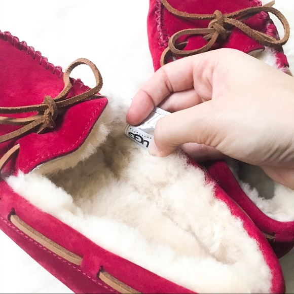 Ugg | Red Dakota Slippers NWOT - Picture 7 of 7